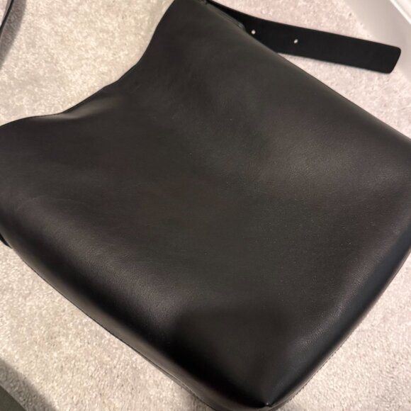 Madewell Essential Bucket Tote, Black Like New - Picture 2 of 6